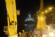 کشتی لوله گذار دریایی C Mmaster درحال لوله گذاری چاه های فاز 22 پارس جنوبی خلیج فارس سال 6-93 حسینی (36)