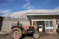 جایگاه فروش محصولات نفتی روستایی در کوهرنگ سال 83 (7)