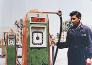 جایگاه فروش فراورده های نفتی در تهران دهه 1330 (8)