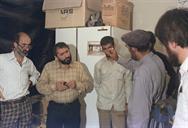 054093-128-مهندس غرضی و مهار کنندگان چاه شماره 3 نوروز- عملیات الله اکبر-1362-( )-e