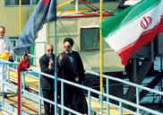 بازدید سید محمد خاتمی رییس جمهور و بیژن نامدار زنگنه وزیر نفت از سکوی بهره برداری فروزان خلیج فارس اسفند 1378 سید مصطفی حسینی