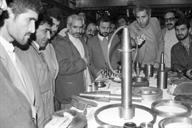 051597-195ابازدید مهندس موسوی-نخست وزیر وقت از مرکز پژوهش-( )