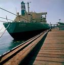کشتی نفتکش 230000 تنی آذرپاد در اسکله تی جزیره خارک اردیبهشت 1354 (9)
