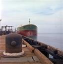 کشتی نفتکش 230000 تنی آذرپاد در اسکله تی جزیره خارک اردیبهشت 1354 (13)