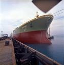 کشتی نفتکش 230000 تنی آذرپاد در اسکله تی جزیره خارک اردیبهشت 1354 (14)