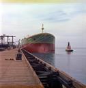 کشتی نفتکش 230000 تنی آذرپاد در اسکله تی جزیره خارک اردیبهشت 1354 (15)
