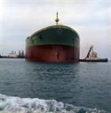 کشتی نفتکش 230000 تنی آذرپاد در اسکله تی جزیره خارک اردیبهشت 1354 (20)