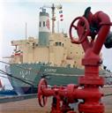 کشتی نفتکش 230000 تنی آذرپاد در اسکله تی جزیره خارک اردیبهشت 1354 (27)