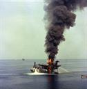 بمباران سکوی بهره برداری رشادت در خلیج فارس توسط آمریکا مهر 1365 سید مصطفی حسینی (15)