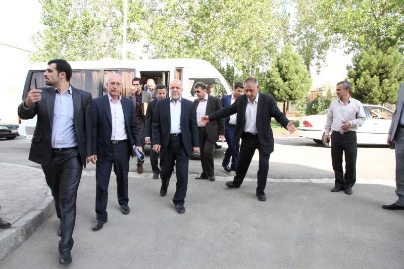 بازدید زنگنه از پژوهشگاه صنعت نفت، نازیلا حقیقتی، 11-6-93 (82)