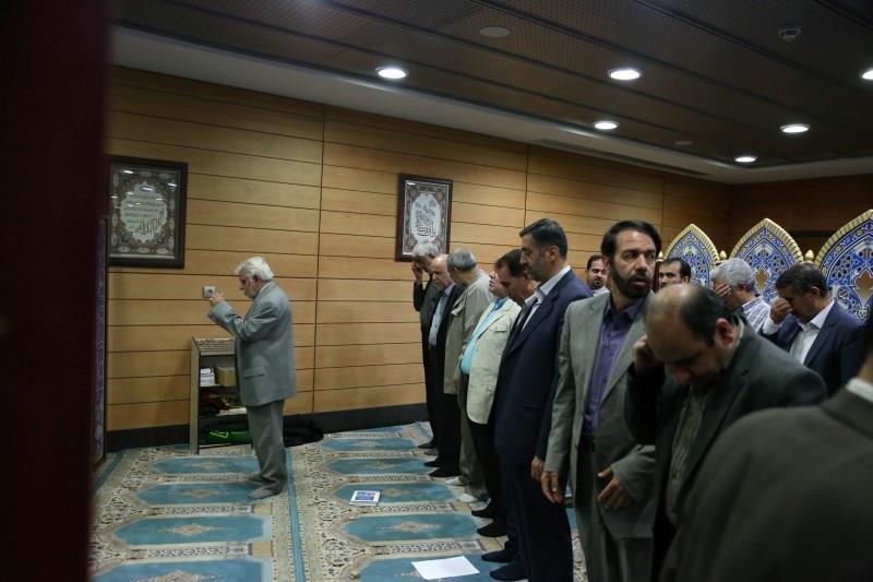 افطاری وزیر نفت بیژن زنگنه با مدیر مسولان رسانه 94.04.20 رضا رستمی (199)