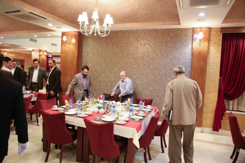 افطاری وزیر نفت بیژن زنگنه با مدیر مسولان رسانه 94.04.20 رضا رستمی (210)