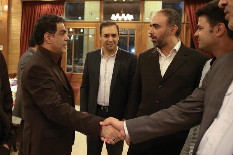 افطاری وزیر نفت بیژن زنگنه با مدیر مسولان رسانه 94.04.20 رضا رستمی (216)