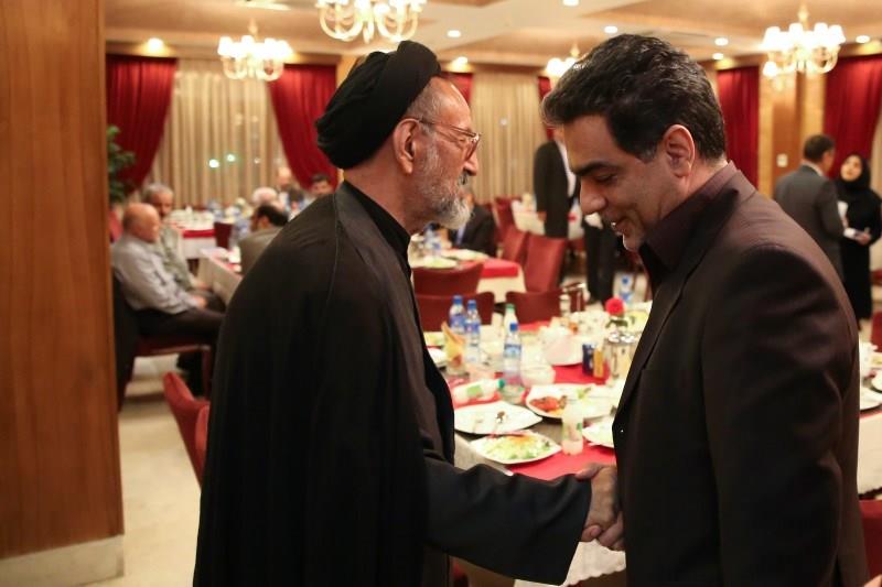 افطاری وزیر نفت بیژن زنگنه با مدیر مسولان رسانه 94.04.20 رضا رستمی (221)