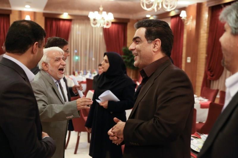 افطاری وزیر نفت بیژن زنگنه با مدیر مسولان رسانه 94.04.20 رضا رستمی (222)