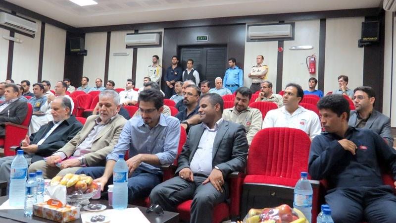 بازدید زنگنه و وزیری از تاسیات نفتی قشم 930530 (8)