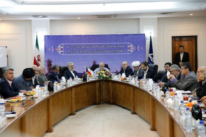 اعضای کمیسیون انرژی مجلس شورای اسلامی با حضور وزیر نفت زنگنه روز پنجشنب (3)