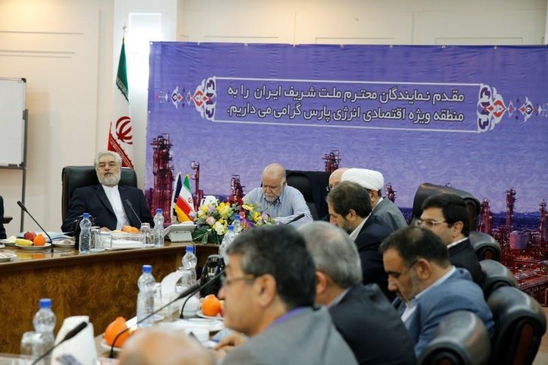 اعضای کمیسیون انرژی مجلس شورای اسلامی با حضور وزیر نفت زنگنه روز پنجشنب (5)