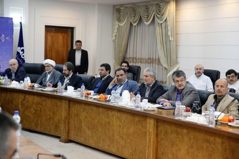 اعضای کمیسیون انرژی مجلس شورای اسلامی با حضور وزیر نفت زنگنه روز پنجشنب (14)