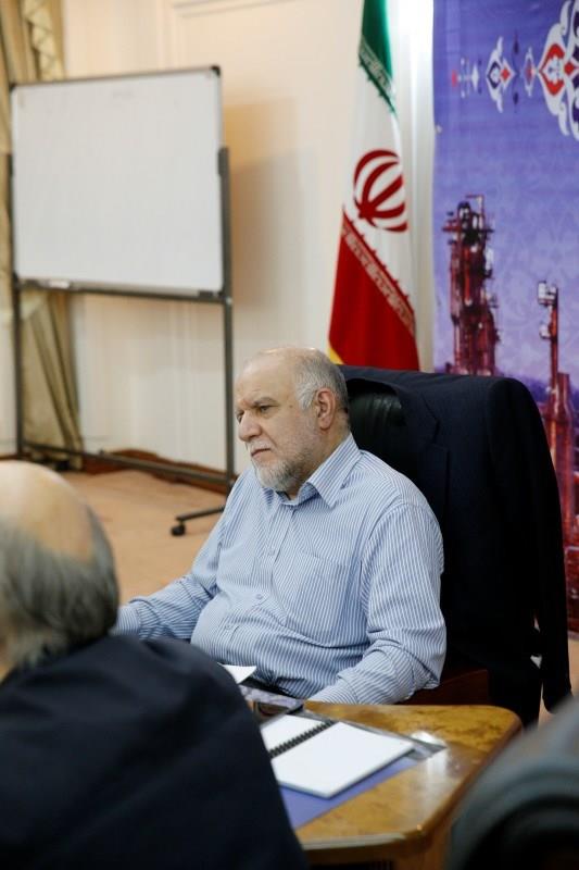 اعضای کمیسیون انرژی مجلس شورای اسلامی با حضور وزیر نفت زنگنه روز پنجشنب (28)