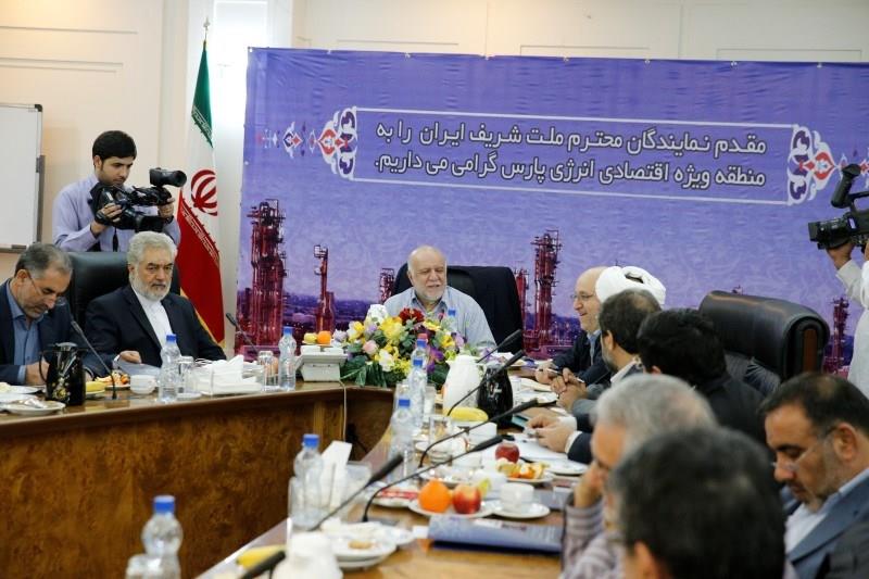 اعضای کمیسیون انرژی مجلس شورای اسلامی با حضور وزیر نفت زنگنه روز پنجشنب (32)