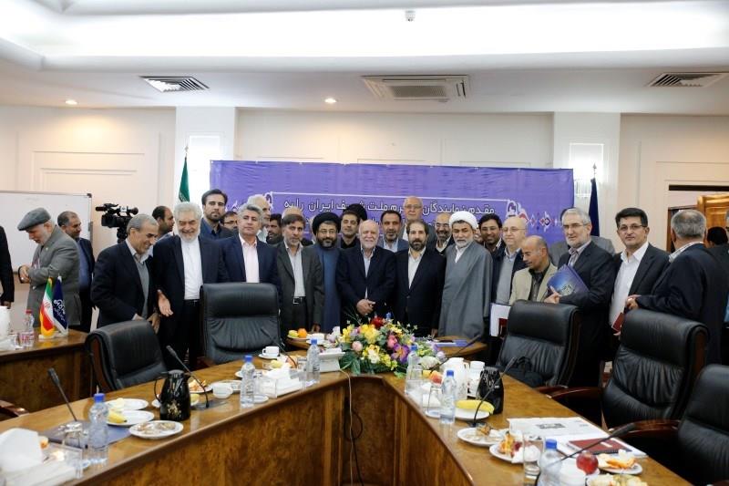 اعضای کمیسیون انرژی مجلس شورای اسلامی با حضور وزیر نفت زنگنه روز پنجشنب (39)