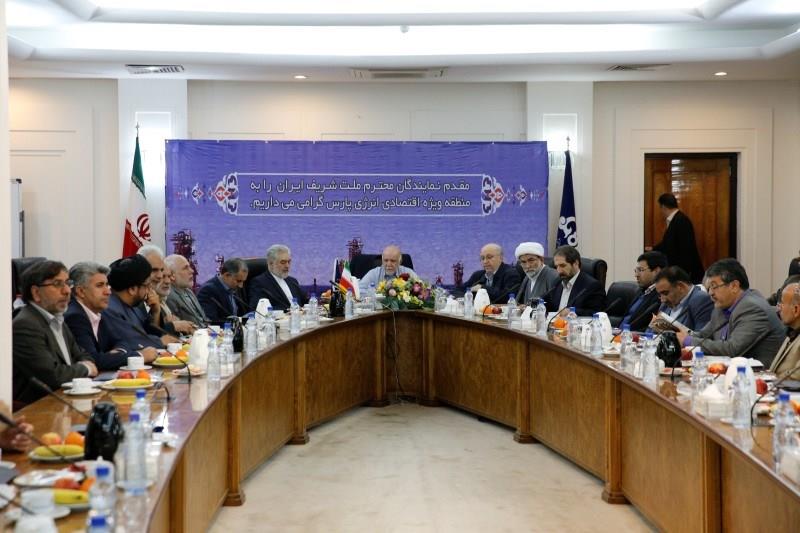 اعضای کمیسیون انرژی مجلس شورای اسلامی با حضور وزیر نفت زنگنه روز پنجشنب