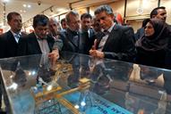 بازدید رییس مجلس لاریجانی و وزیر نفت بیژن زنگنه از نمایشگاه تاسیسات دریایی در ساختمان مجلس 94.3.17 (9)