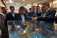بازدید رییس مجلس لاریجانی و وزیر نفت بیژن زنگنه از نمایشگاه تاسیسات دریایی در ساختمان مجلس 94.3.17 (10)