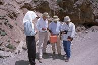 عملیات اکتشاف- عملیات زمین شناسی در کوههای الیگودرز 28-3-1379 عبدارضا محسنی (2)