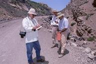 عملیات اکتشاف- عملیات زمین شناسی در کوههای الیگودرز 28-3-1379 عبدارضا محسنی (4)