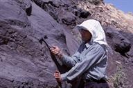 عملیات اکتشاف- عملیات زمین شناسی در کوههای الیگودرز 28-3-1379 عبدارضا محسنی (37)