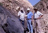 عملیات اکتشاف- عملیات زمین شناسی در کوههای الیگودرز 28-3-1379 عبدارضا محسنی (38)