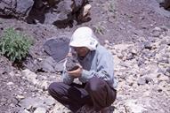 عملیات اکتشاف- عملیات زمین شناسی در کوههای الیگودرز 28-3-1379 عبدارضا محسنی (40)