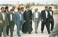 بازدید آقای خاتمی -رئیس جمهور -از منطقه ویژه اقتصادی عسلویه-1377.11- محمدحسن دامی تام (14)