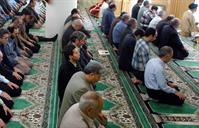 نماز جماعت در نمازخانه ساختمان وزارت نفت 1384.8.11 سید مصطفی حسینی (12)